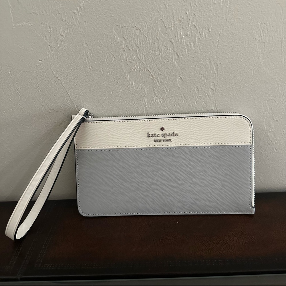 NWOT Kate Spade Lucy Pebbled Leather Medium L Shape Color Block Wristlet